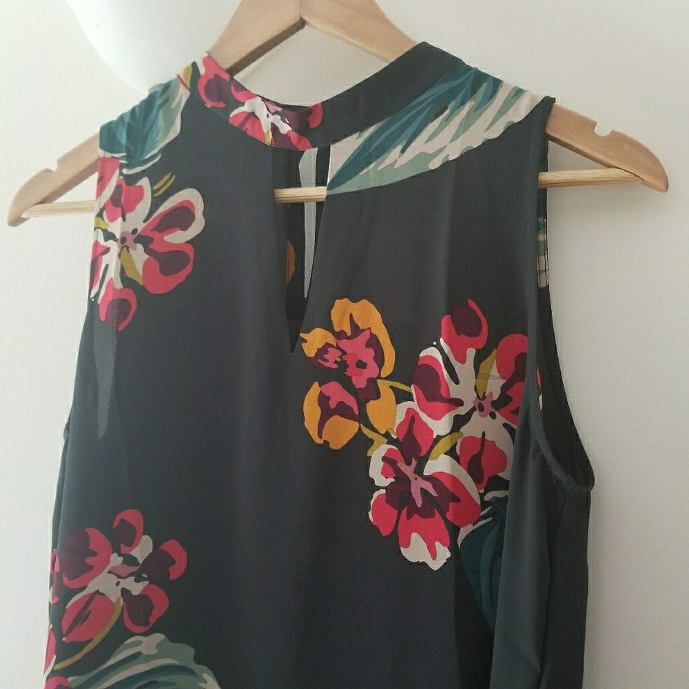 NEW: LOFT Olive Floral Keyhole Shift Tank